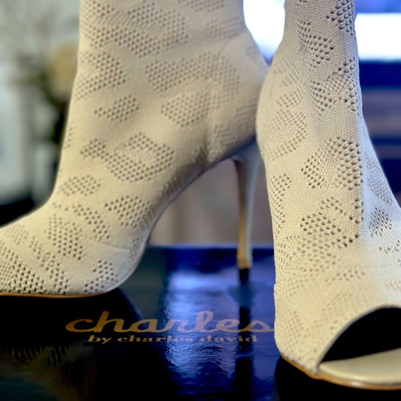 ♥️Charles David Bootie - Picture 3 of 3